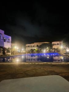 Bazén v ubytování Reign Studio Apartment,BeachFront nebo v jeho okolí