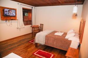 Ένα ή περισσότερα κρεβάτια σε δωμάτιο στο Chalé Serra dos Encantos