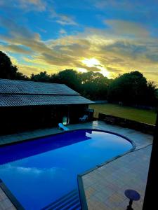 La alberca dentro o cerca de Chácara Paraíso sete