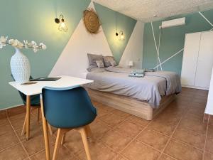 En eller flere senge i et værelse på La casa de familia + 91 billeder