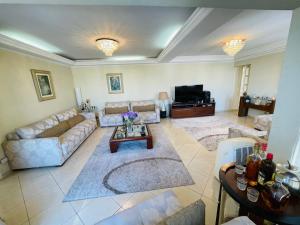 TV a/nebo společenská místnost v ubytování Quarto De Luxe Silver