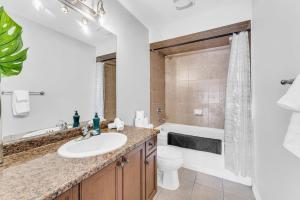 a bathroom with a sink and a toilet and a tub at Cozy Home in Niagara 10 mins from Falls and Brock in Thorold