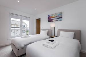 Ένα ή περισσότερα κρεβάτια σε δωμάτιο στο The Stirling Penthouse - Free Parking