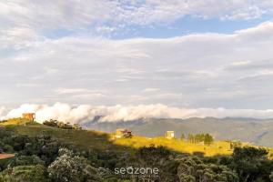 a view of a hill with clouds in the distance at Cabana com Vista Serra em Anitápolis VST032 in São Paulo dos Pinhais