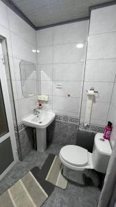 Koupelna v ubytování 3-комнатная квартира в Андижане