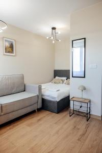 Ένα ή περισσότερα κρεβάτια σε δωμάτιο στο Lubelski Kadr +15 φωτογραφίες