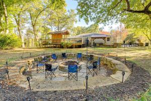 Taman di luar Detached Sauna, Movie Room! Relaxation in Muskegon