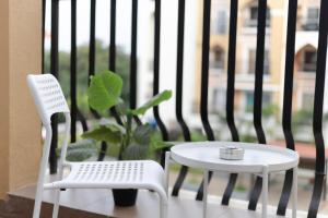 Μπαλκόνι ή βεράντα στο Modern 1BHK by Kastra Homes, Siolim