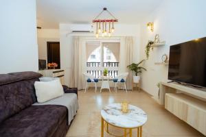 a living room with a couch and a table at Modern 1BHK by Kastra Homes, Siolim in Cunchelim