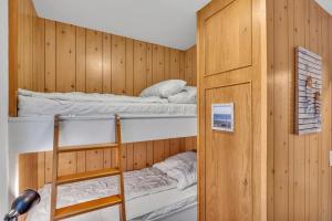 Ένα ή περισσότερα κρεβάτια σε δωμάτιο στο Charmante Ferienwohnung mit Terrasse nahe der Schlei und Ostsseestrand