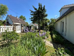Κήπος έξω από το Family home close to Chantilly, Astérix, CDG