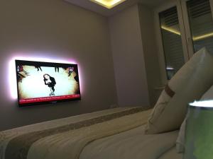 TV a/nebo společenská místnost v ubytování Touched VIP Zadar