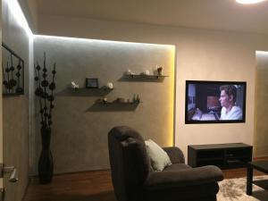 TV a/nebo společenská místnost v ubytování Touched VIP Zadar