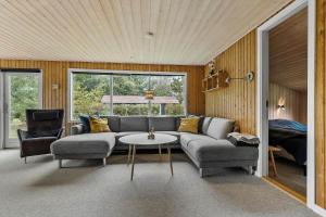 Posezení v ubytování 8870-Glesborg-Svinget-12