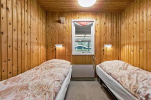 Postel nebo postele na pokoji v ubytování 8870-Glesborg-Svinget-12