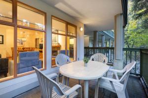 Χώρος καθιστικού στο 1BR in Northstar, Village Location, Shared Pool and Hot Tub, Ski Storage, Free Parking