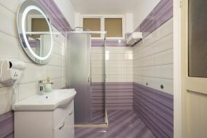 Koupelna v ubytování RANA Apartment - Modern & Sunny Flat near Durres Center & Beach