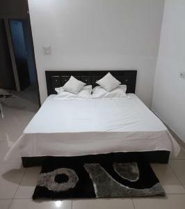 Postel nebo postele na pokoji v ubytování Hotel O Royal