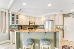 Η κουζίνα ή μικρή κουζίνα στο Belmont Towers 407