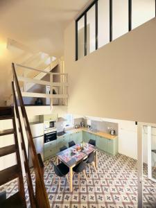 Posezení v ubytování La Belle Evasion-Calme-Terrasse-BBQ-Parking-SUDSEJOURCONCIERGERIE