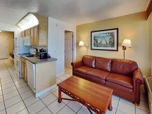 Kuchyň nebo kuchyňský kout v ubytování Harbour Beach Resort 305