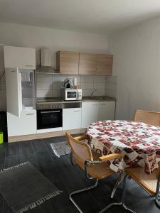 Kuchyň nebo kuchyňský kout v ubytování Ferienwohnung am Harzhorn