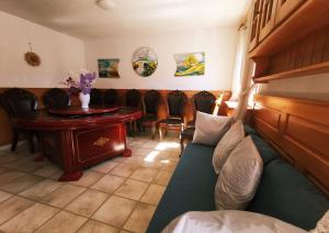 a living room with a couch and a table at Rosen Garten Haus in Titisee-Neustadt