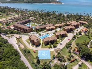 an aerial view of a resort with a basketball court at Eco Resort Praia dos Carneiros Apt Luxo Beira Mar in Tamandaré