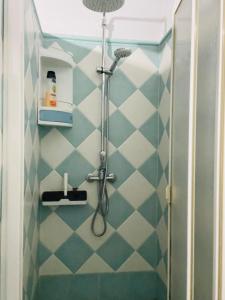 Ένα μπάνιο στο Villa Lina