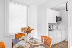 a kitchen and dining room with a table and chairs at Deluxe 2 Bed Apt Mins to NYC up to 5 people in West New York
