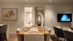 TV a/nebo společenská místnost v ubytování De Waal Grandeur Apartment