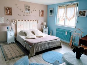 a bedroom with a bed and a table at Chambres d'hotes le nid fleuri de Cravanche in Cravanche