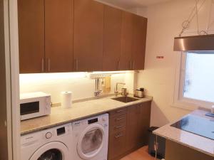 Η κουζίνα ή μικρή κουζίνα στο Rooms Carlos - junto a Plaza Mayor