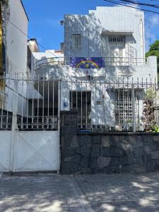 a gate in front of a house with a building at Casa Ariano in Recife