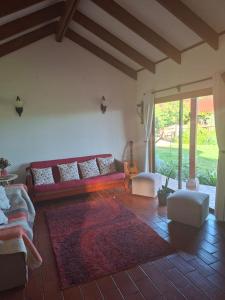 a living room with a red couch and a rug at Linda Casa Granizo, Olmue in El Cerrillo