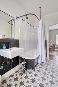 a bathroom with a tub and a sink at Stay Portland - Beautiful Brooklyn 1 Bed Apt in Portland