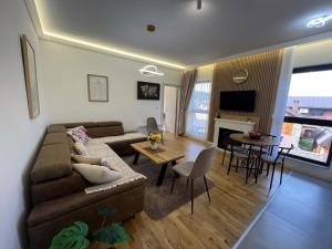 Μια τηλεόραση ή/και κέντρο ψυχαγωγίας στο Apartman Simonović Kolašin