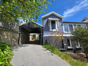 a house with an archway into a driveway at Tranquil Leura 3BDR Unit 3 Minutes to Shops in Leura