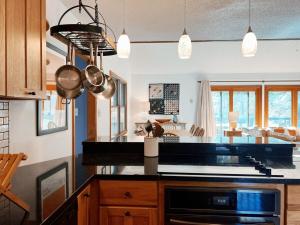 Η κουζίνα ή μικρή κουζίνα στο The Magic Teacup