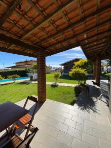 Bazén v ubytování Quartos em Casa de Madeira no Alto da Serra - PetFriendly nebo v jeho okolí