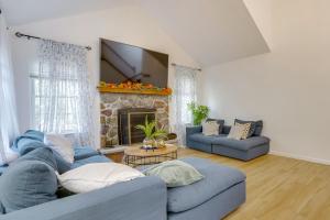 Foto de la galería de Private Hot Tub! Tobyhanna Getaway 12 Mi to Slopes en Tobyhanna