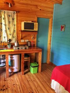 Η κουζίνα ή μικρή κουζίνα στο Cabaña Midori - Encanto Tigre