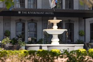 a large fountain in front of a hotel at Riverfront Hotel New Orleans in New Orleans