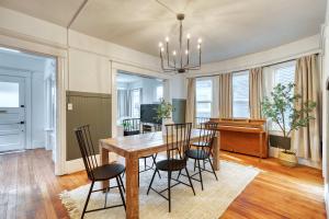 Billede fra billedgalleriet på Historic Craftsman - Fast WiFi - 2BR - King Bed i Portland