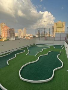 a golf course on the roof of a building at Apto 31º andar, 4km do centro, colado ao Umarizal in Belém