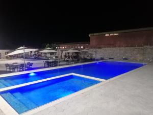Bazén v ubytování Royal Gibson Hotel nebo v jeho okolí
