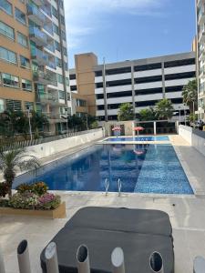 a large swimming pool in front of a building at Confortable Apartamento in Barranquilla