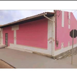 a pink building with a red garage door at Cozinha e Lavadora Compartilhadas Qto e Wc privativos in São Luís +27 photos