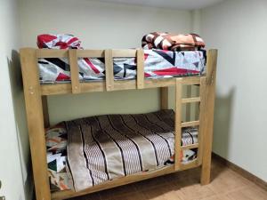 2 stapelbedden in een kamer bij Sol de Paracas in Pisco