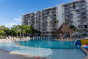 Bazén v ubytování Cozy Immaculate Escape with Prime Luxury Location nebo v jeho okolí